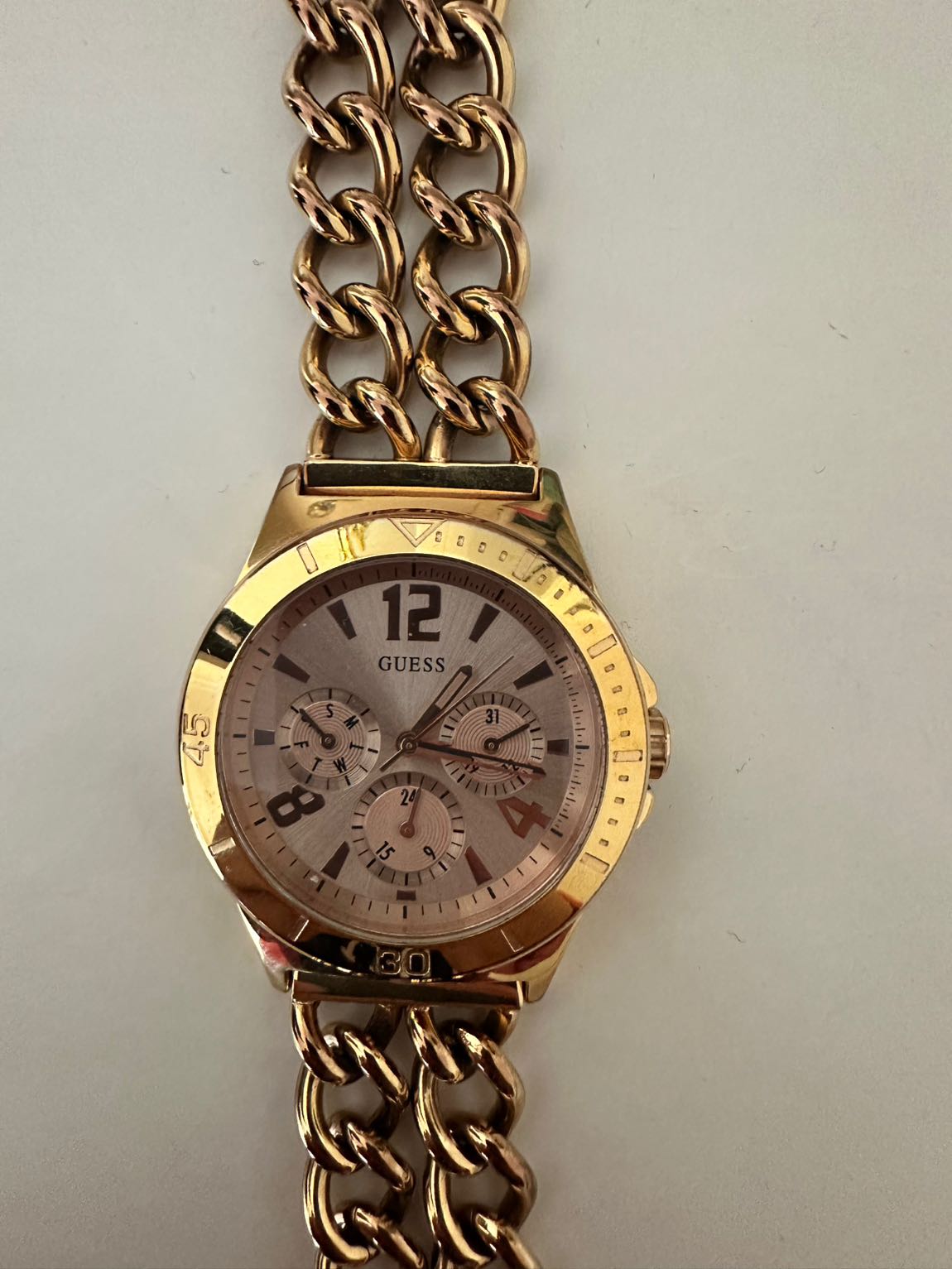 Guess saat — görsel 2/8