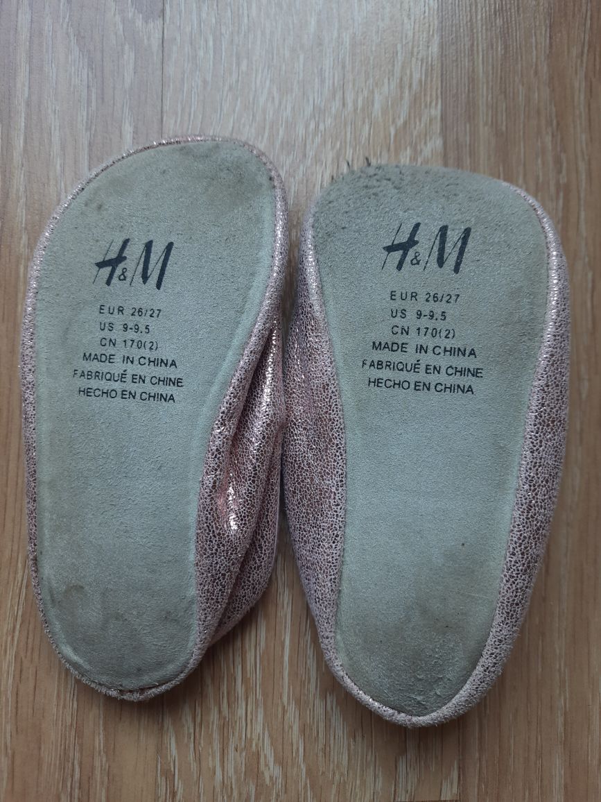 H&M bale patigi ve parlak tayt — görsel 7/8