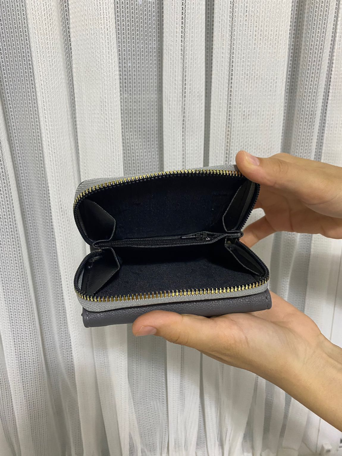 Prada Gri Cüzdan — görsel 4/4
