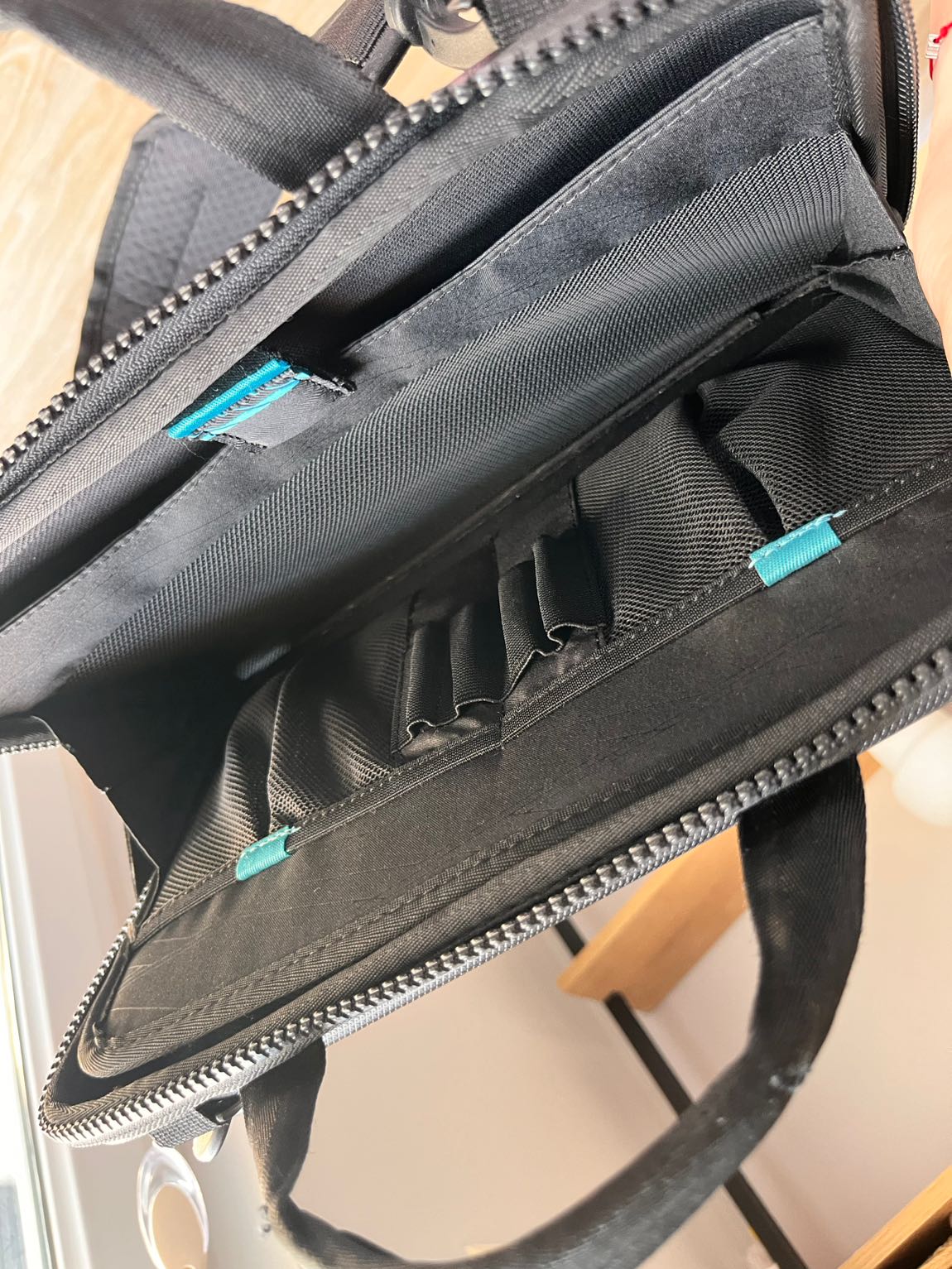 Thule Sert Laptop Çantası 33-25cm — görsel 3/4