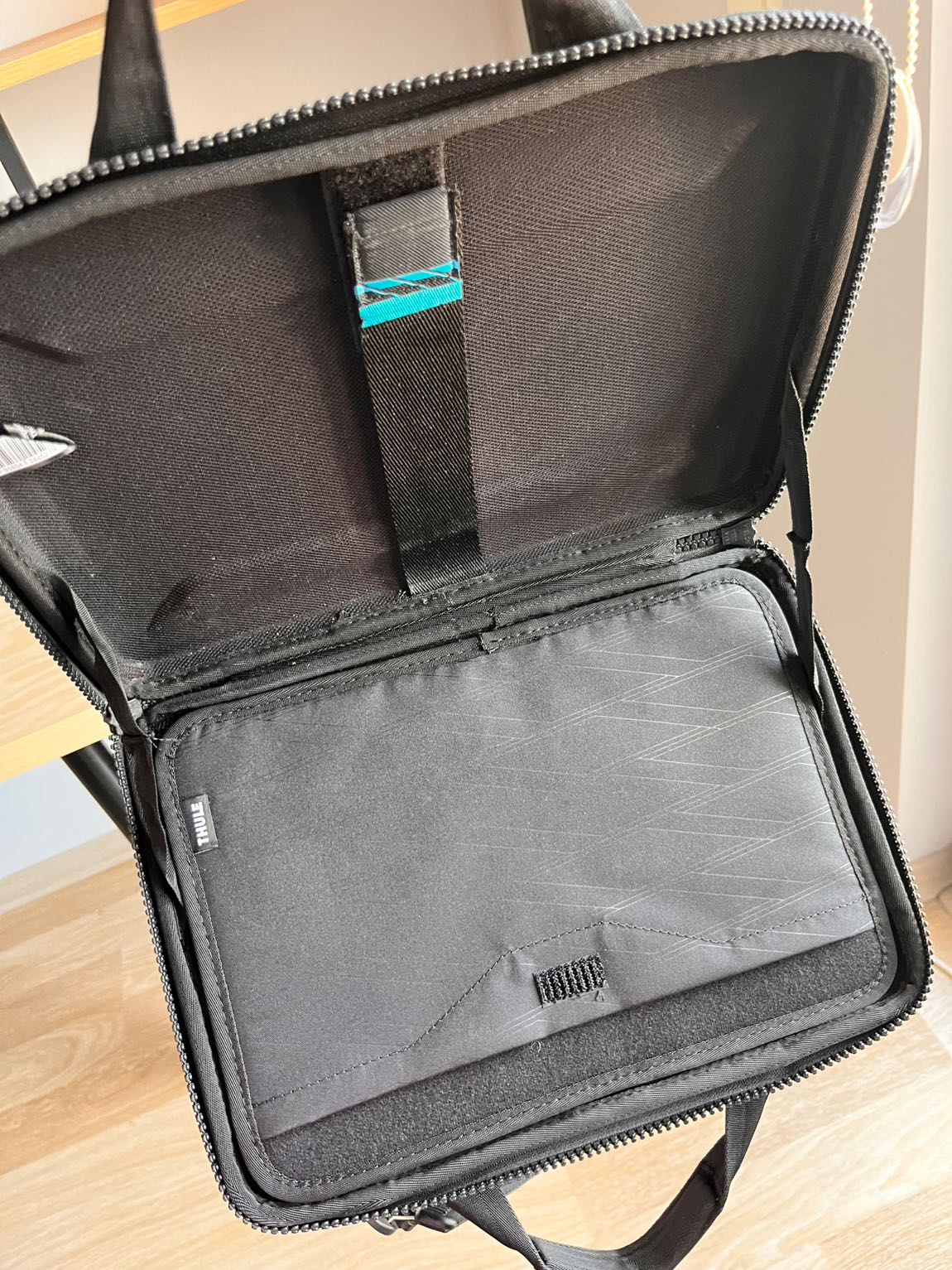 Thule Sert Laptop Çantası 33-25cm — görsel 2/4