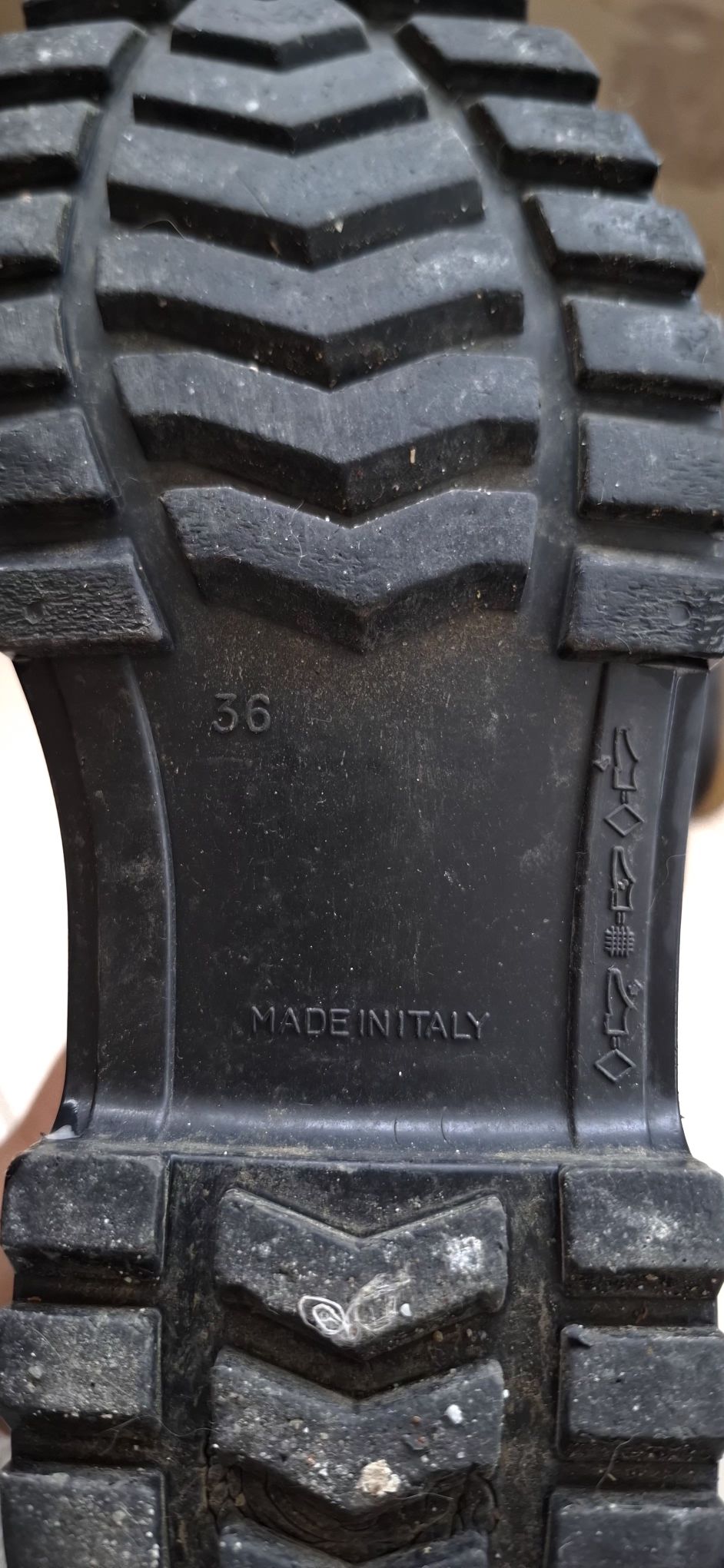 Burberry yağmur çizmesi — görsel 7/8