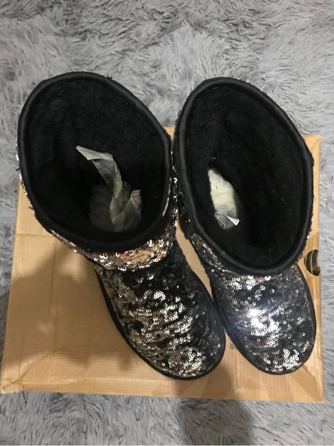 Orijinal pullu ugg — görsel 2/3