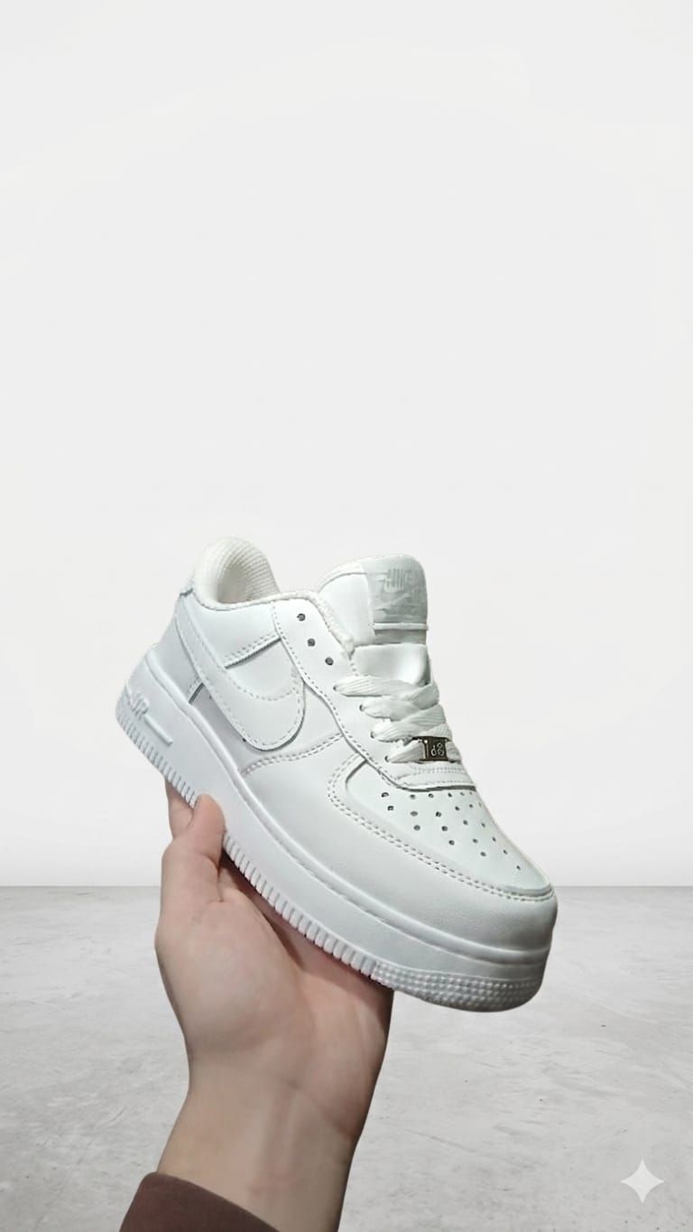 Beyaz Nike Air Force 1 Spor Ayakkabı — görsel 5/5