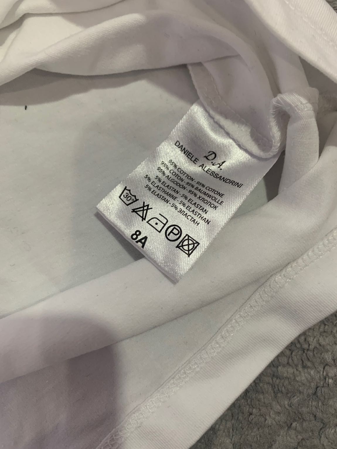 8 Yaş Erkek Tshirt etiketlidir — görsel 3/3