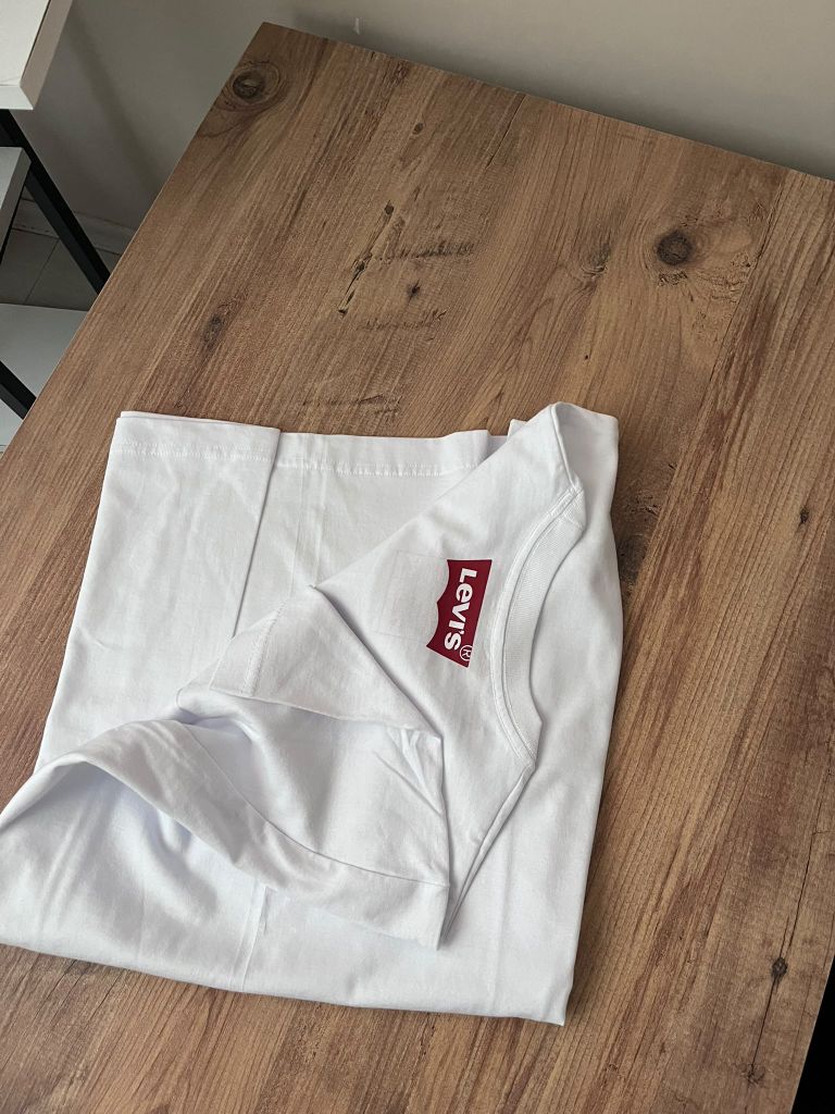Levi's T-Shirt — görsel 4/4