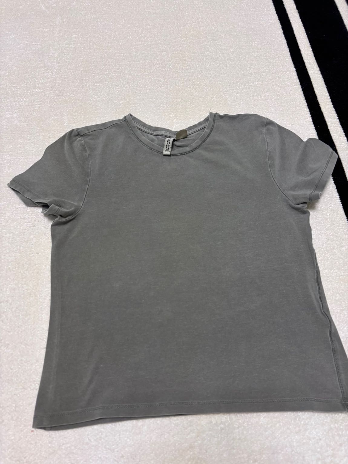Vintage görünümlü basic tişört(H&M) — görsel 2/2