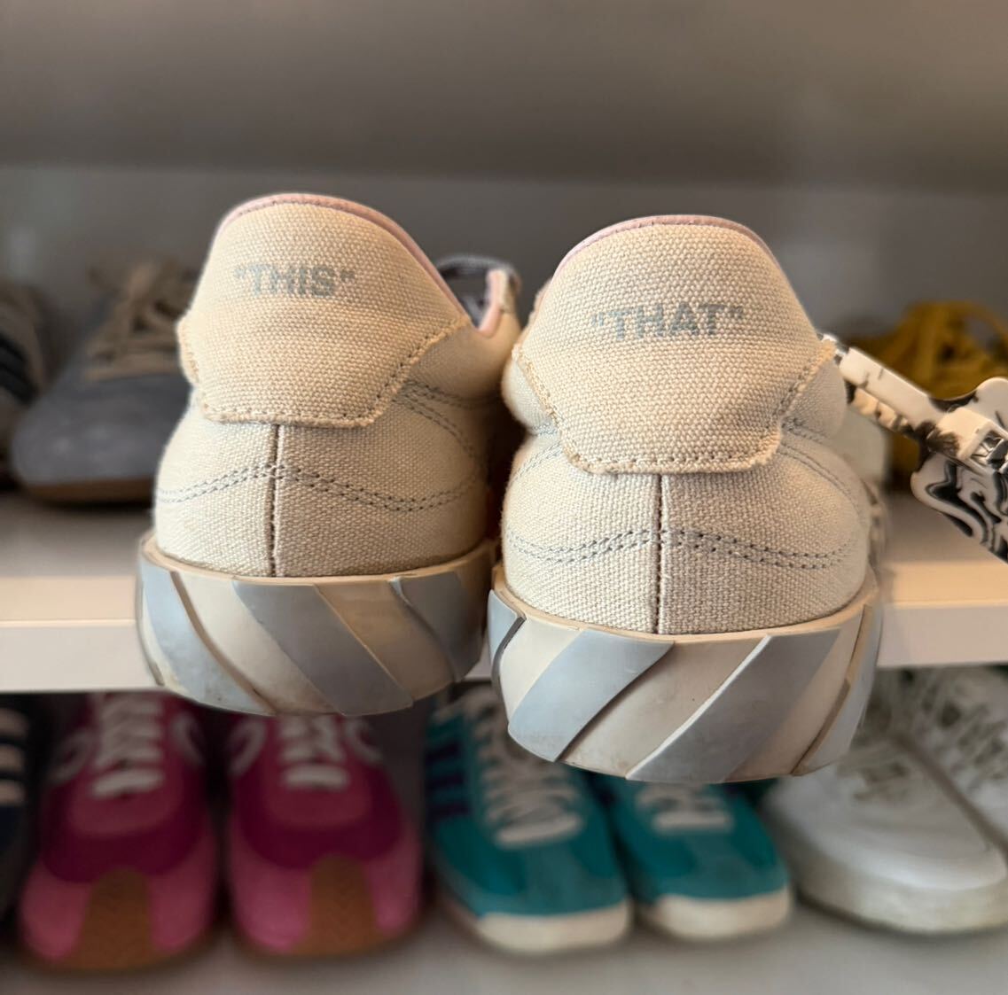 Off White — görsel 8/10