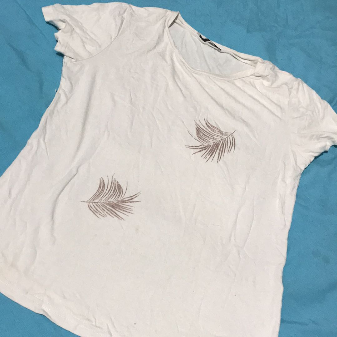 Yaprak Desenli Beyaz T-Shirt — görsel 2/3