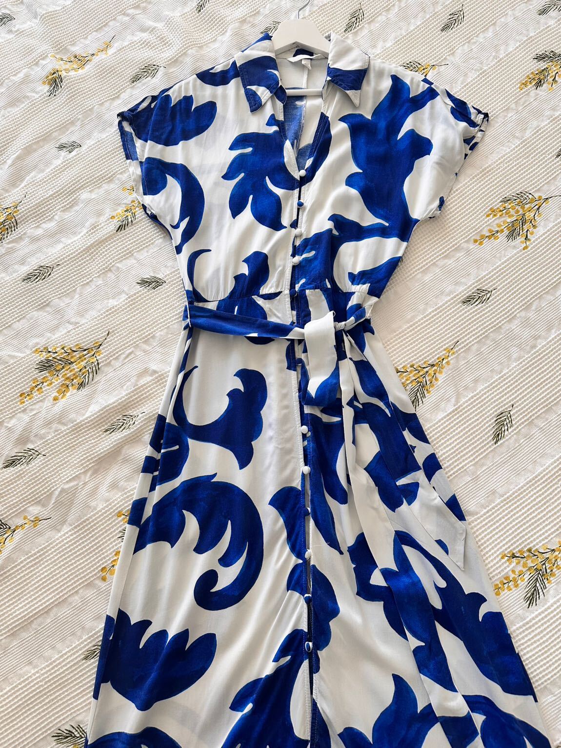 H&M Beyaz Mavi Desenli Elbise — görsel 2/4