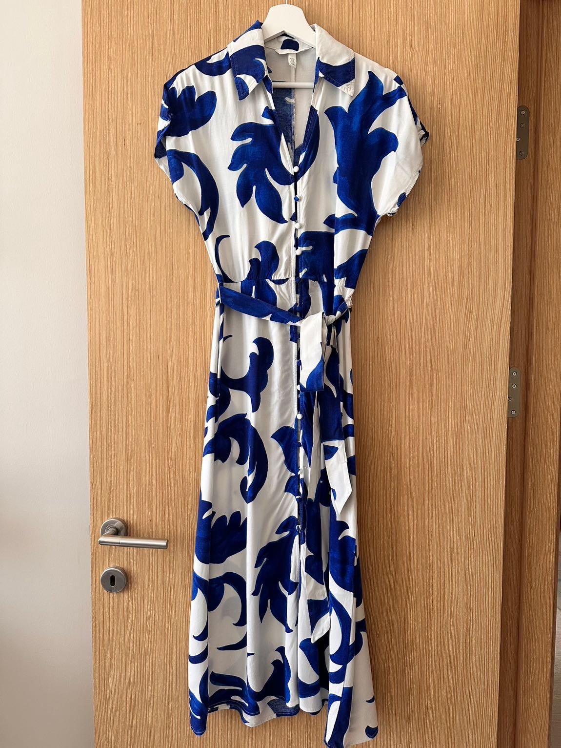 H&M Beyaz Mavi Desenli Elbise — görsel 4/4