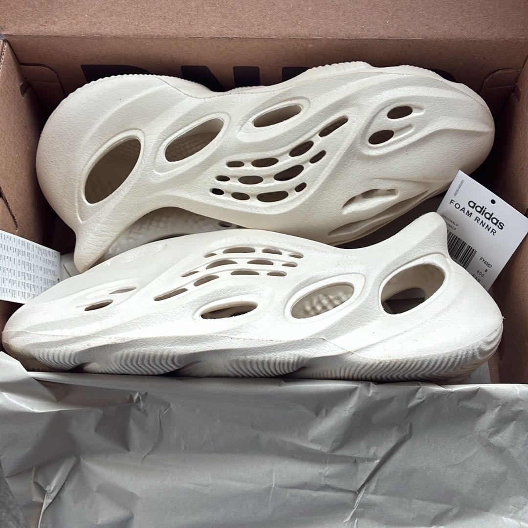 Yeezy Foam Runner 42 numara — görsel 8/8