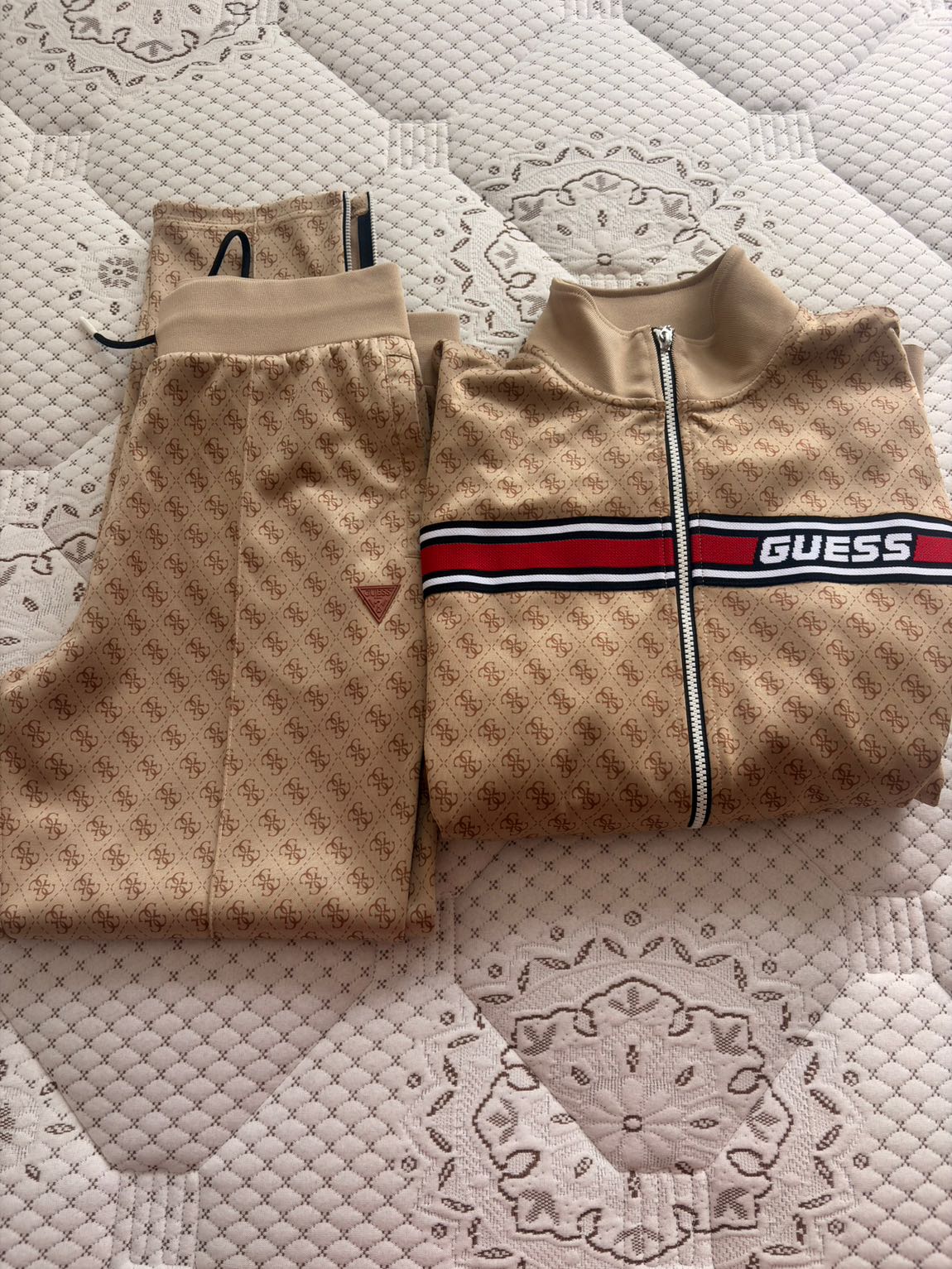 Guess İkili Eşofman Takımı — görsel 10/11