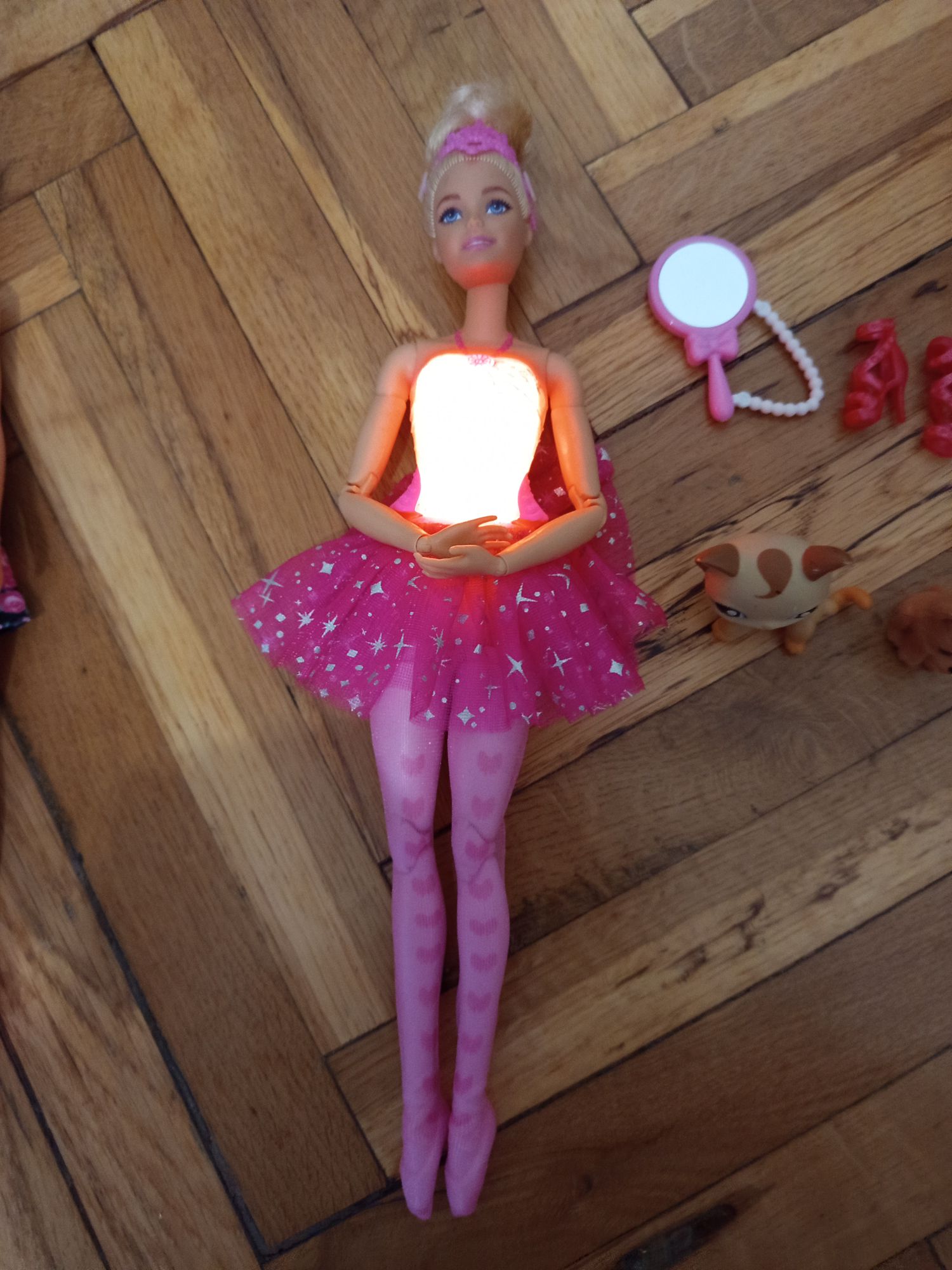 2 adet barbie bebek ve aksesuarları — görsel 3/5