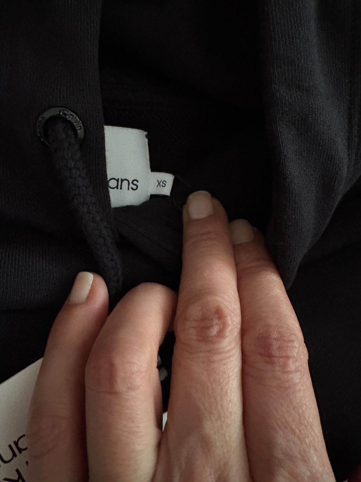 Siyah Kapüşonlu Sweatshirt ve Dar Elbise — görsel 3/4