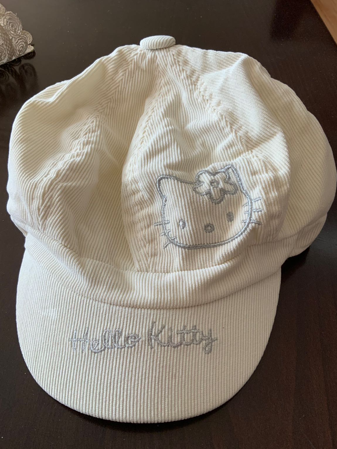 Kadife Hello Kitty Nakışlı Şapka — görsel 4/4