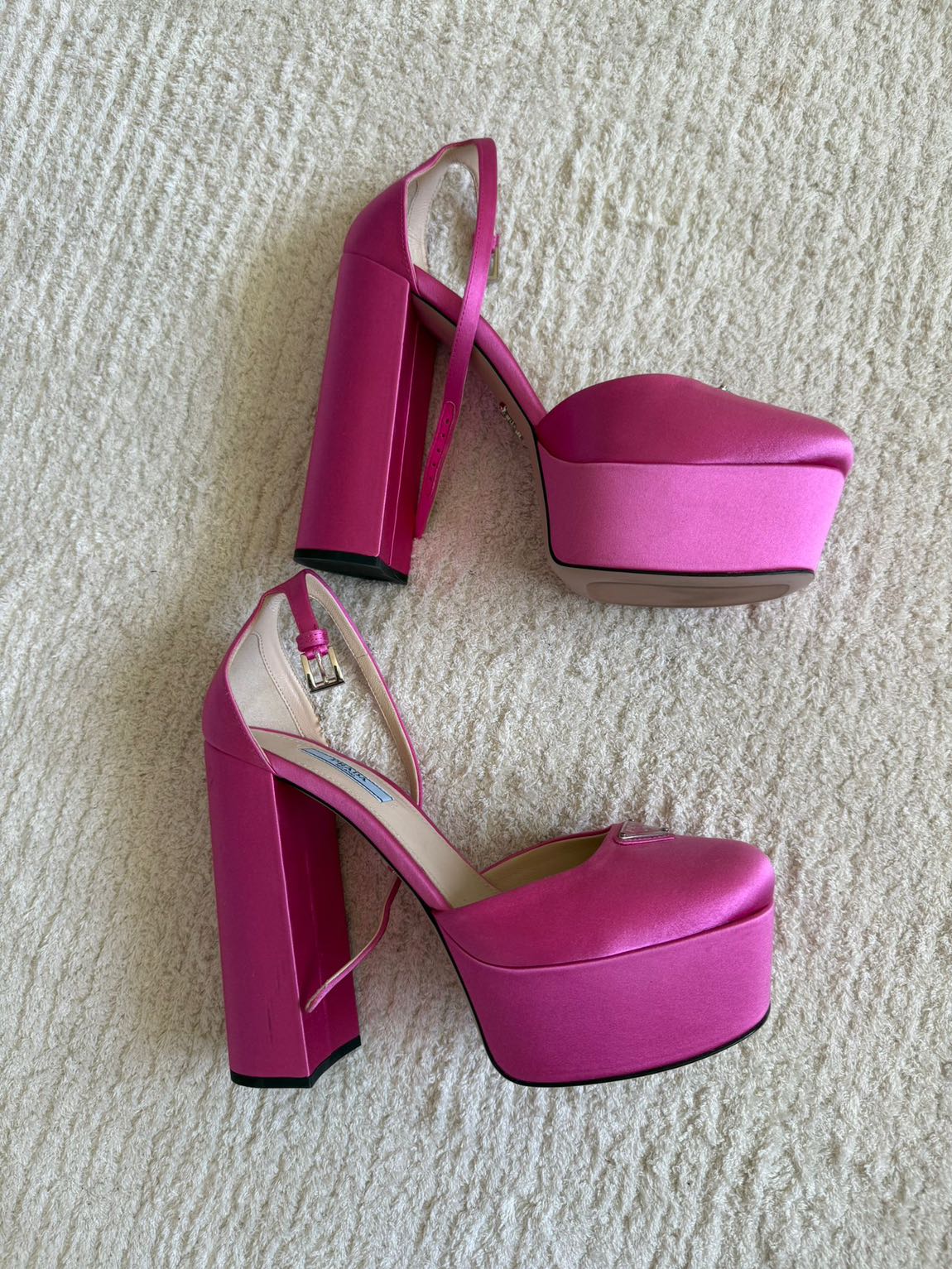 PRADA PEMBE LOGOLU PLATFORM TOPUKLU — görsel 3/8