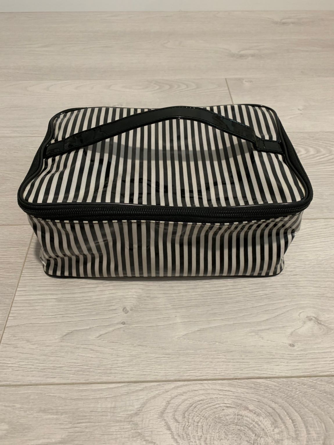 M&S Çizgili Makyaj Çantası — görsel 4/18