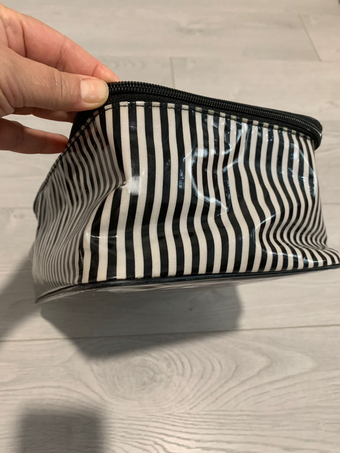 M&S Çizgili Makyaj Çantası — görsel 9/18