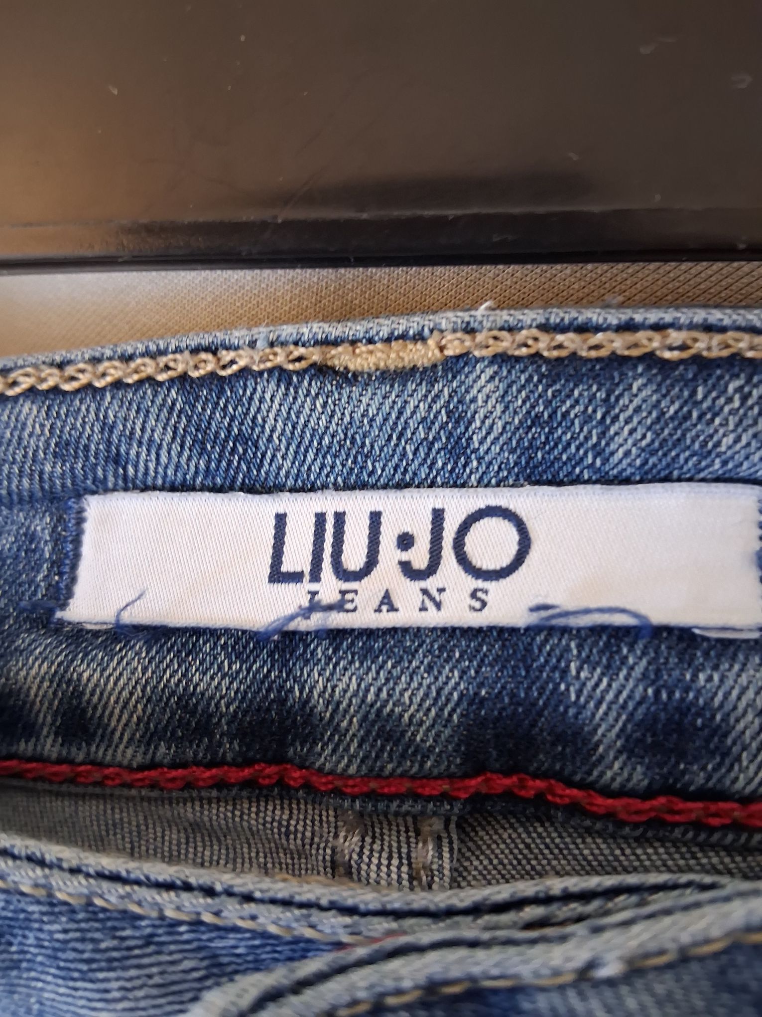 Kot pantalon ve bustuyer. — görsel 3/5