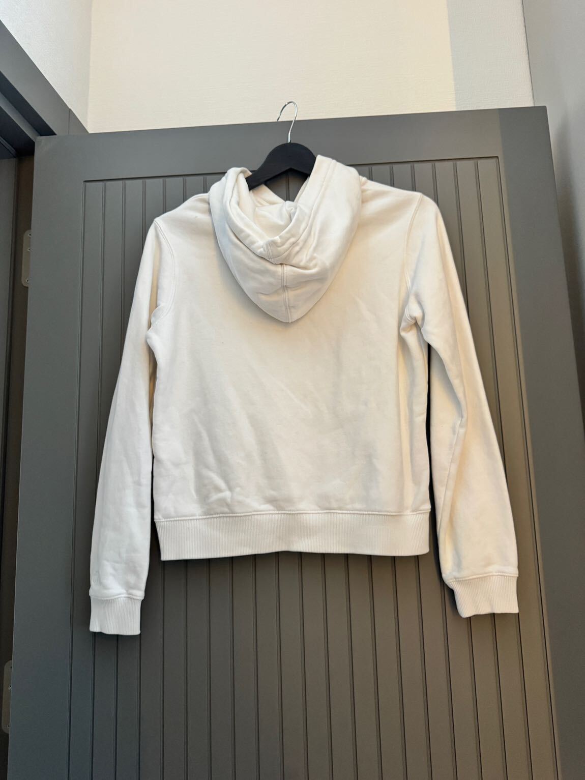 Calvin Klein Beyaz Kapüşonlu Sweatshirt — görsel 2/3