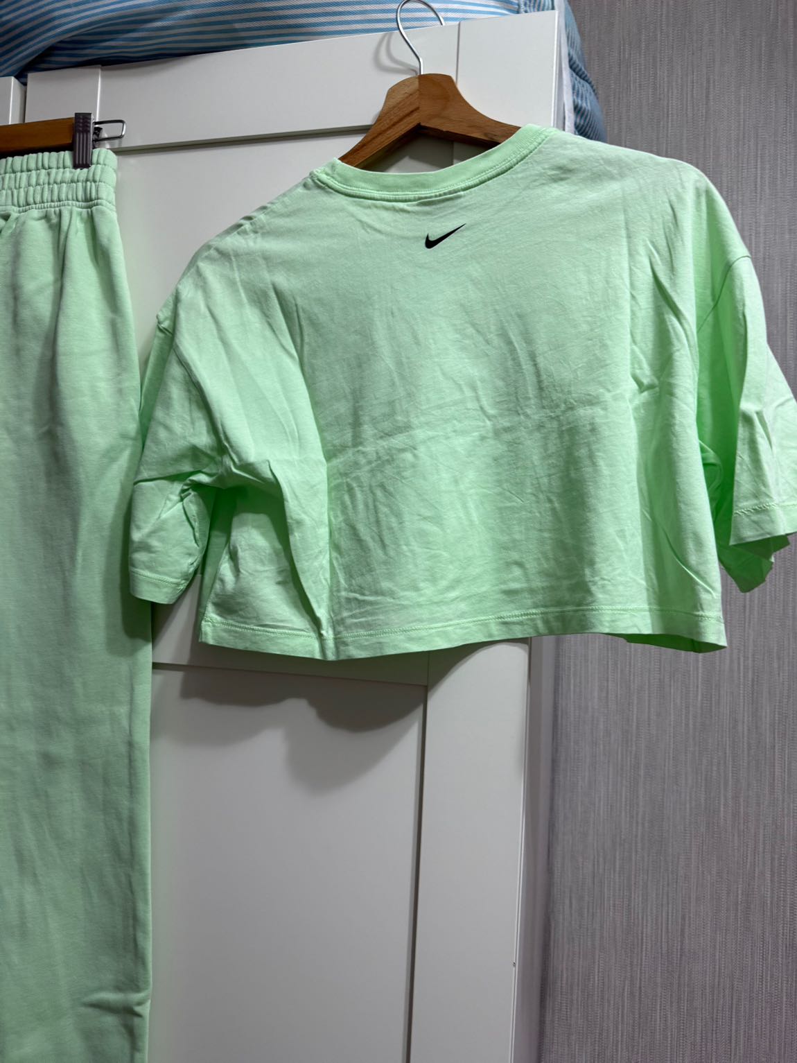 Nike Crop Tişört ve Eşofman Altı Takımı — görsel 7/8