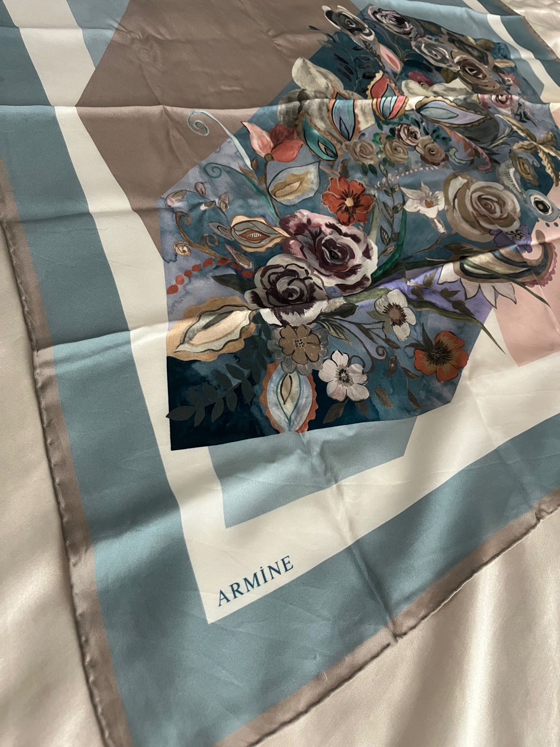 Armine ipek eşarp — görsel 2/4