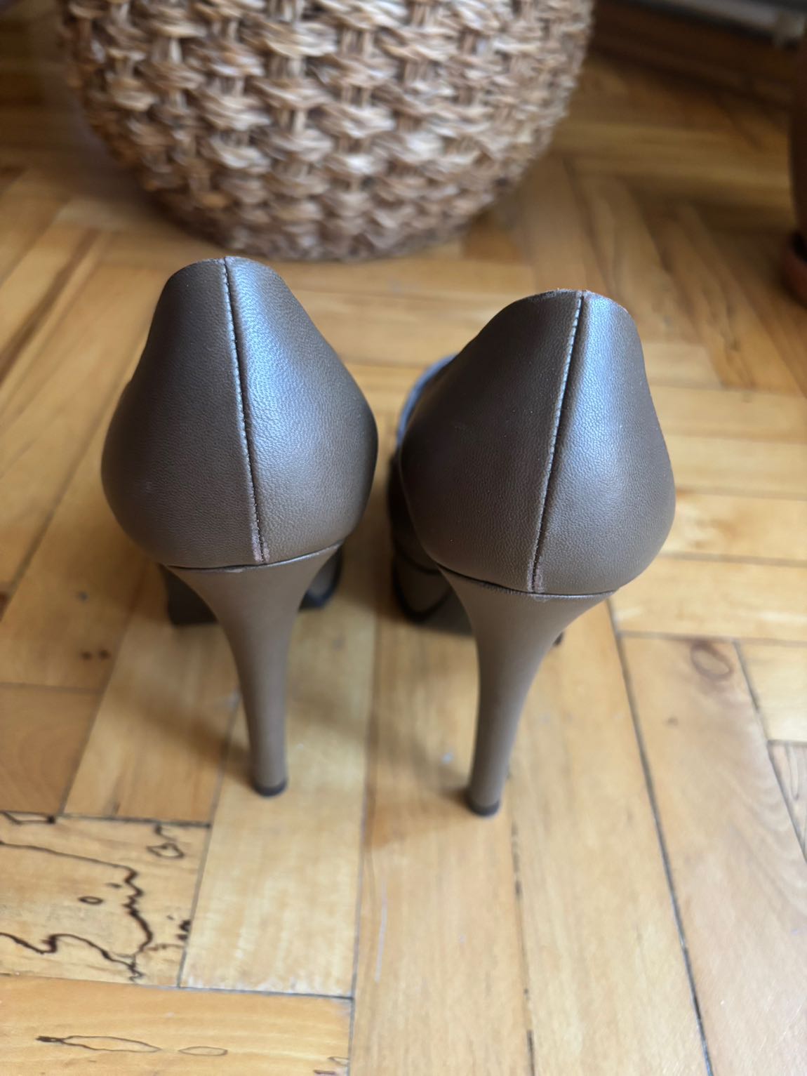 Fendi yüksek topuklu ayakkabı — görsel 5/8
