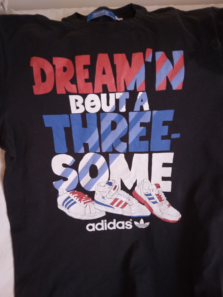 Adidas Siyah Grafik Baskılı Tişört — görsel 4/4