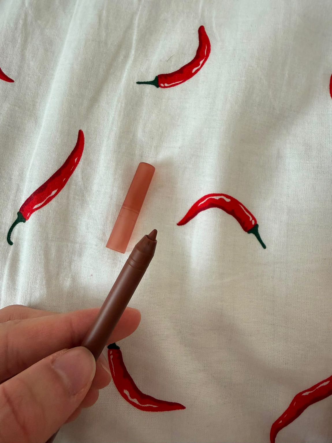 Yeni Huda Beauty warm brown Dudak Kalemi — görsel 3/4