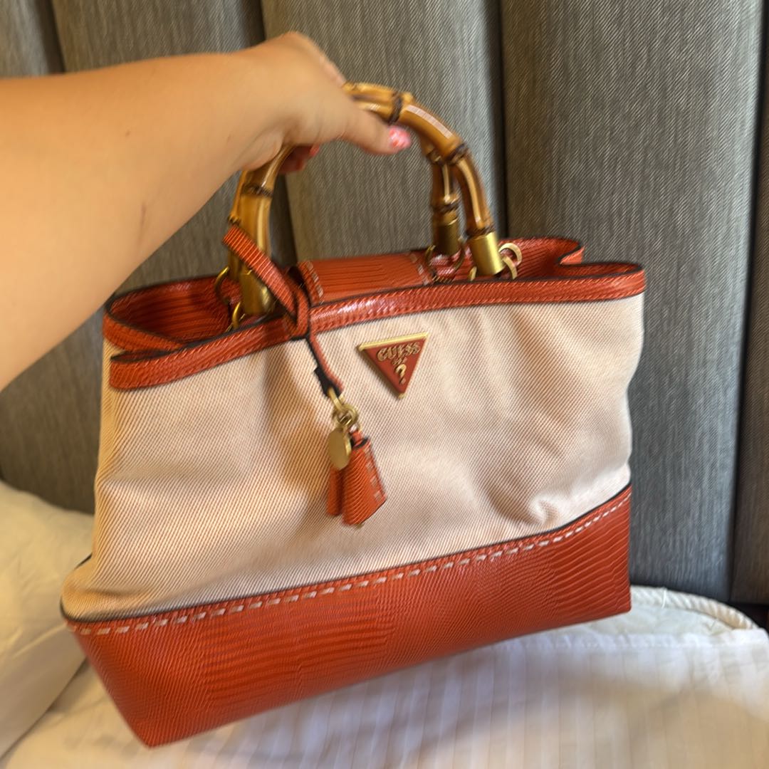Guess Bambu Saplı El Çantası — görsel 2/7