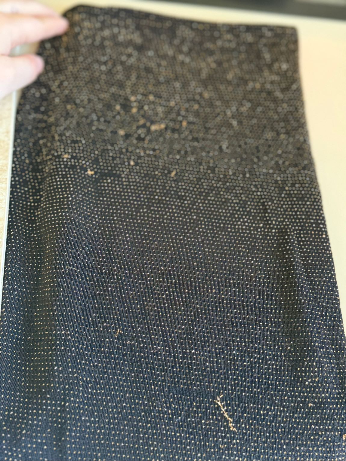 H&M simli siyah midi elbise — görsel 3/4