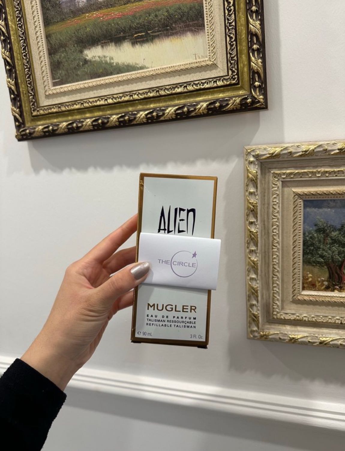 Mugler alien — görsel 6/8