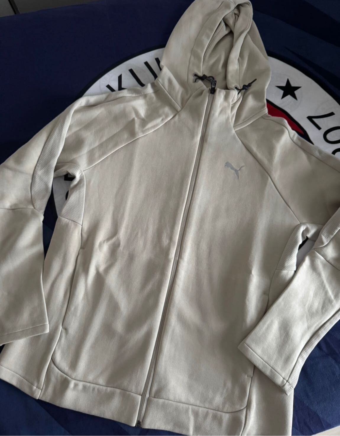 Puma Bej Fermuarlı Sweatshirt — görsel 2/4