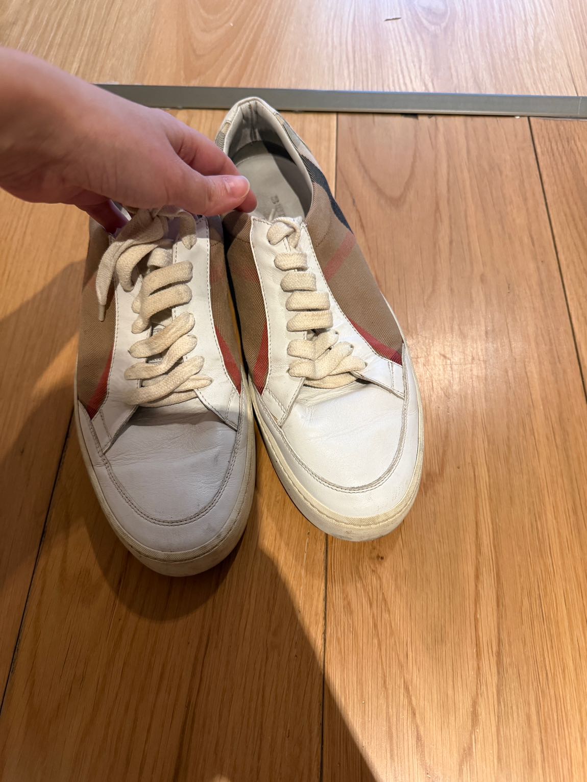 Burberry Beyaz Deri Sneaker — görsel 2/2