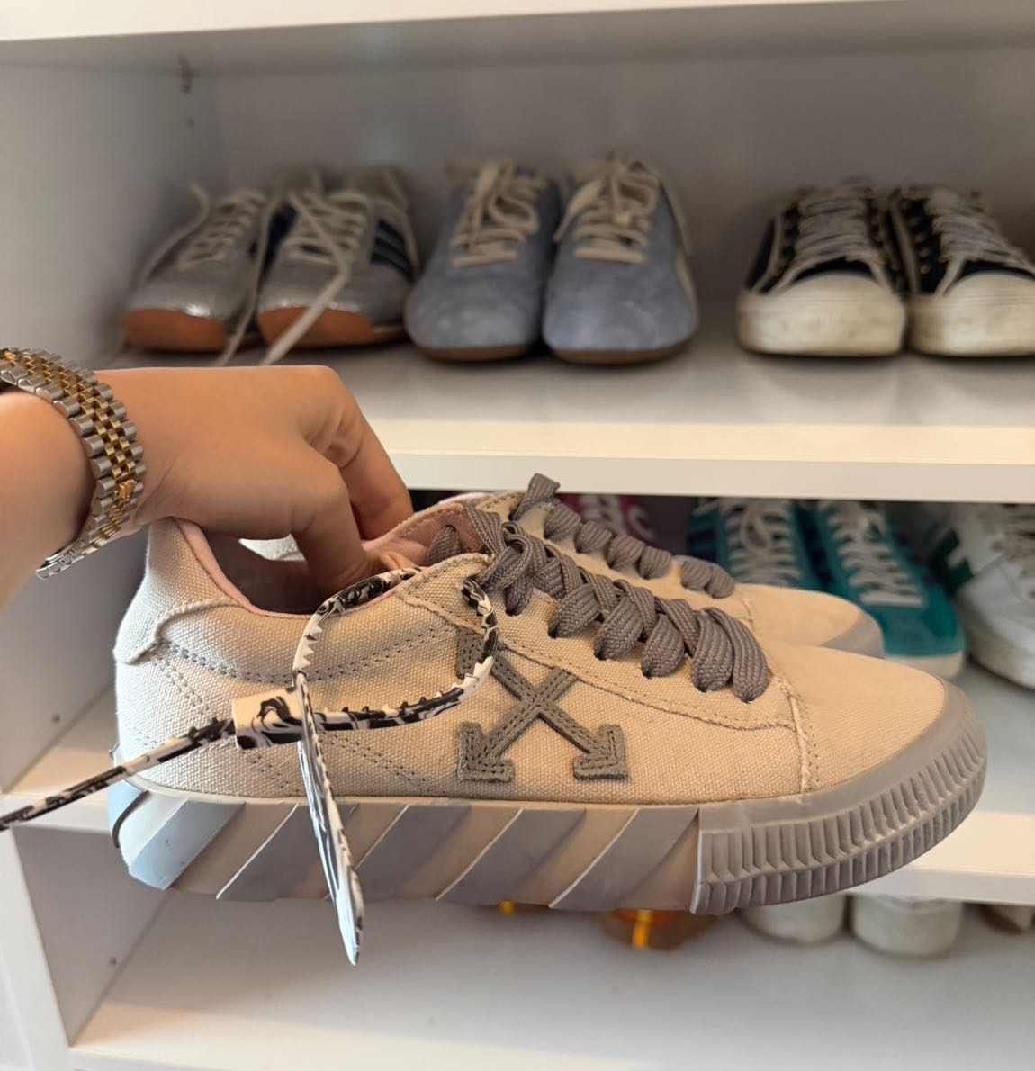 Off White — görsel 6/10