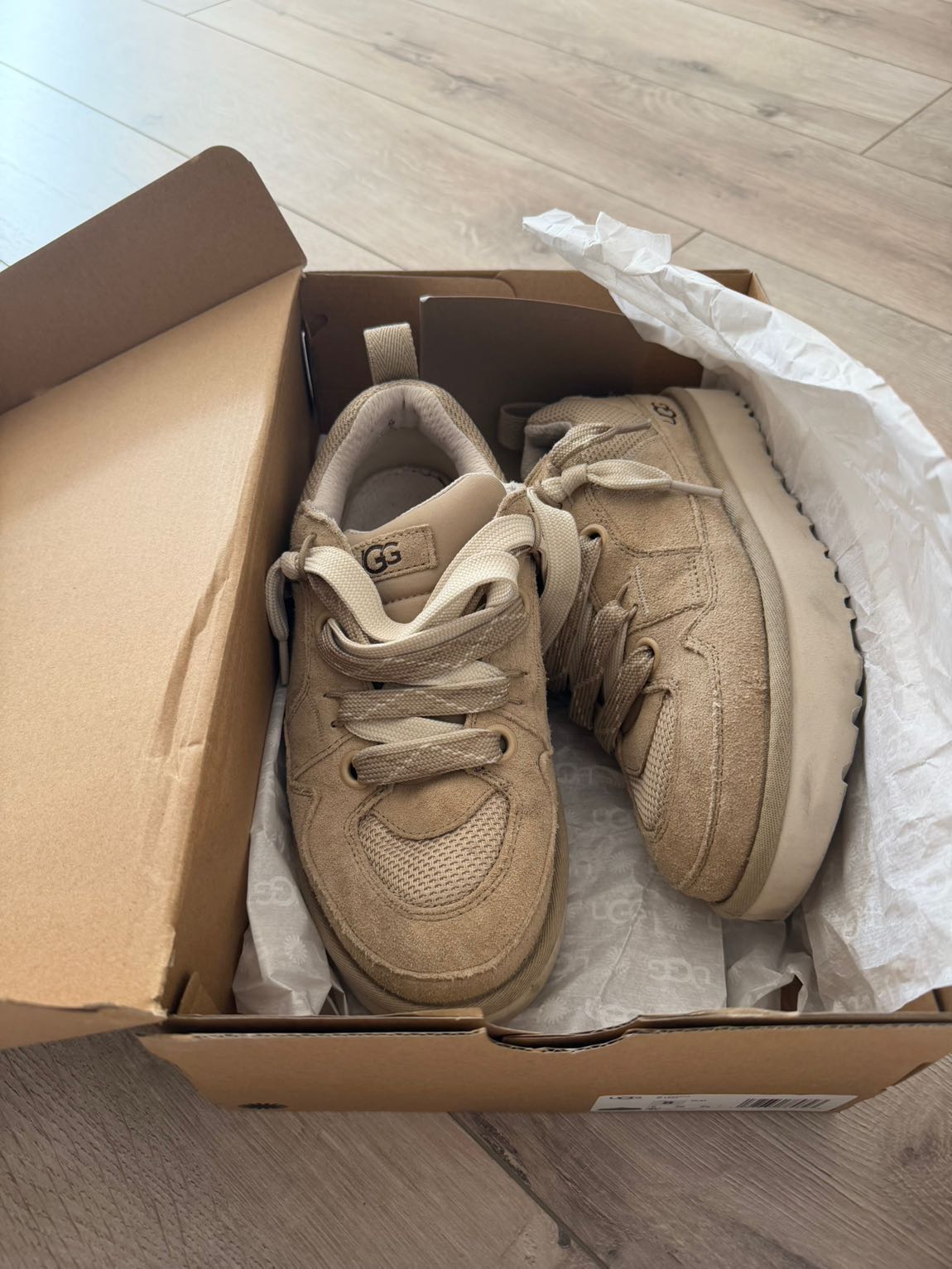 UGG Bej Süet Sneaker Ayakkabı — görsel 3/8