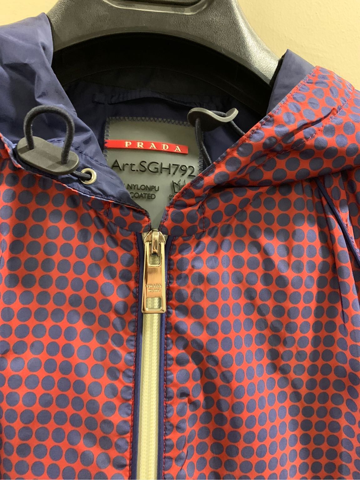 Prada nylon yazlık mont — görsel 3/8