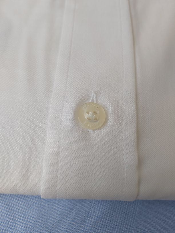 Lacoste yazlık ince gömlektir — görsel 3/8