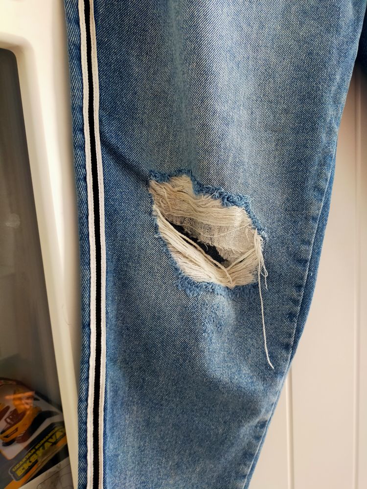 Yırtık Detaylı Kot Pantolon — görsel 3/6
