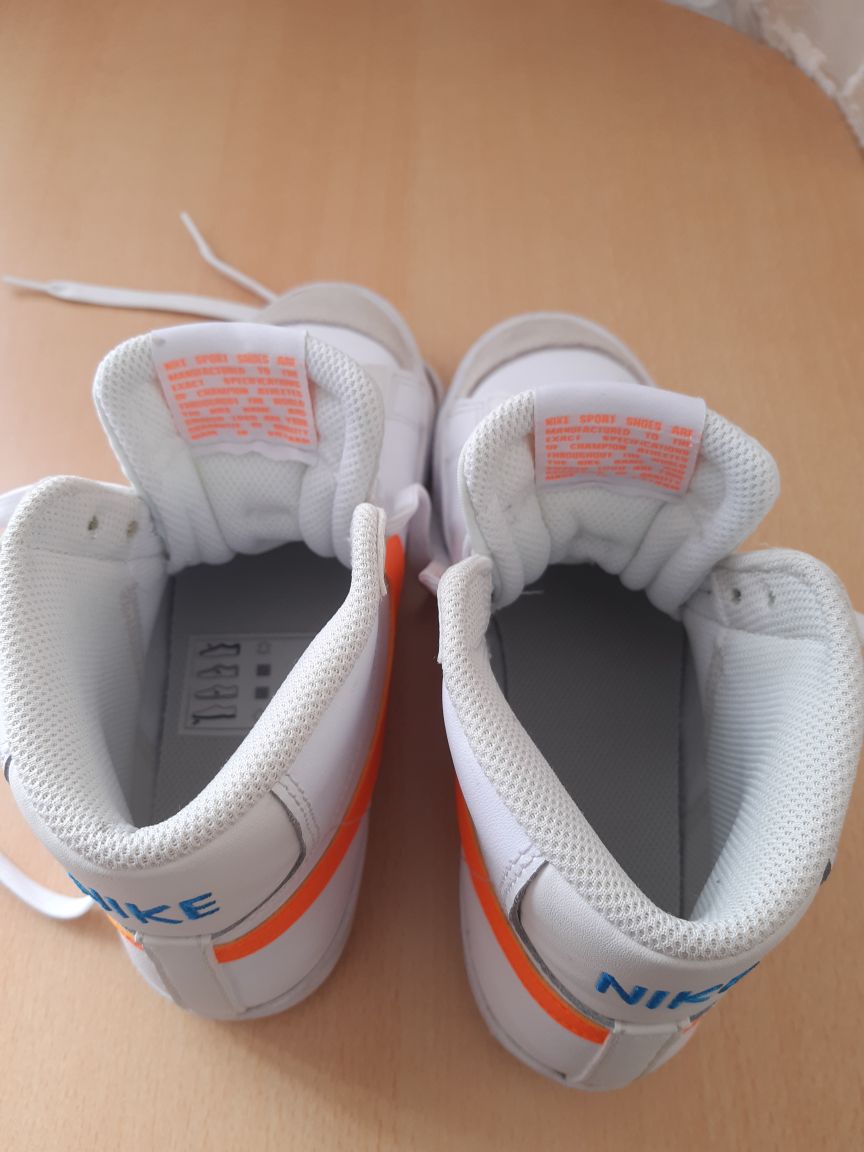 Nike Blazer Mid '77 Beyaz Turuncu Sneak. — görsel 3/8