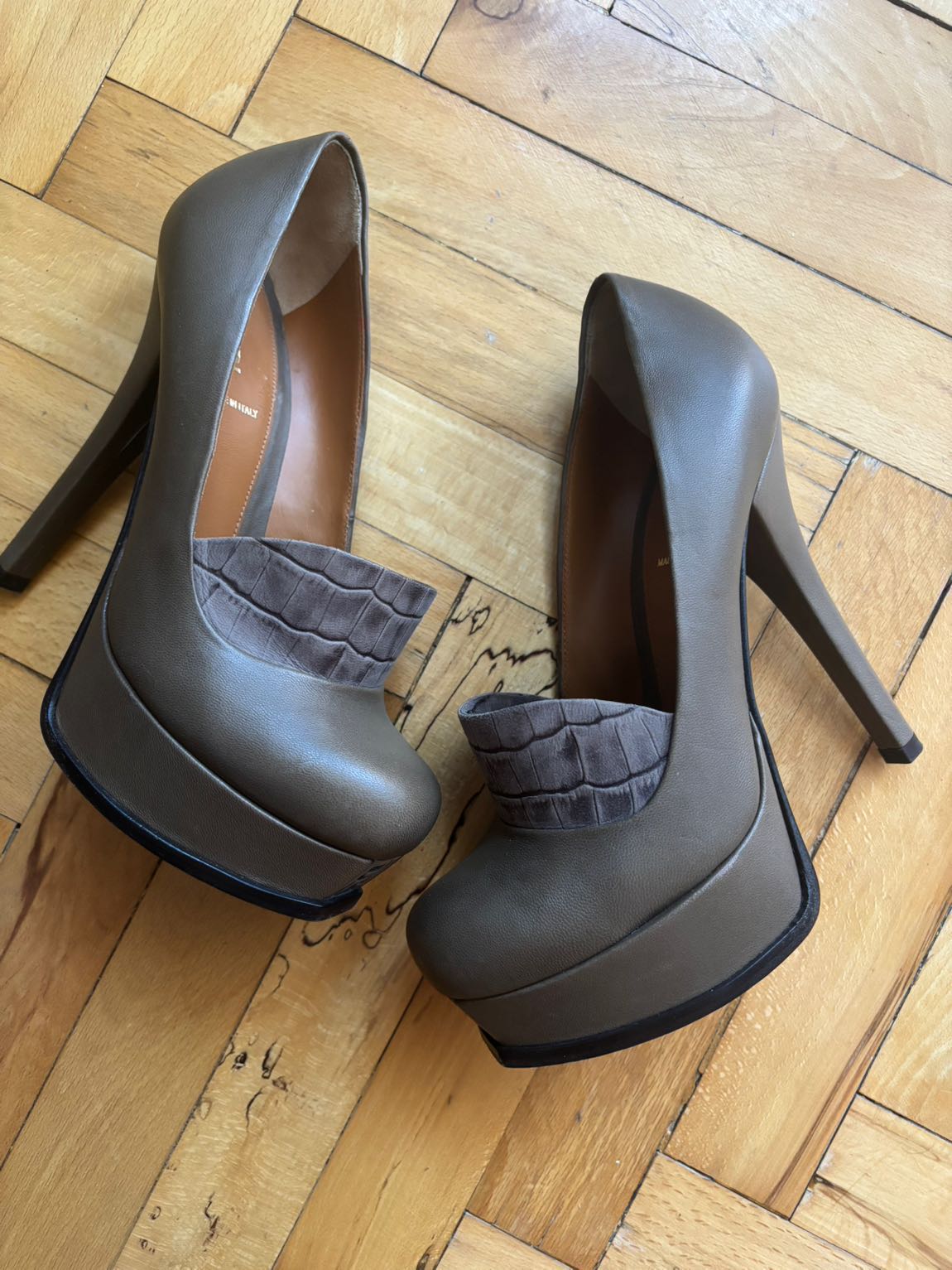 Fendi yüksek topuklu ayakkabı — görsel 3/8