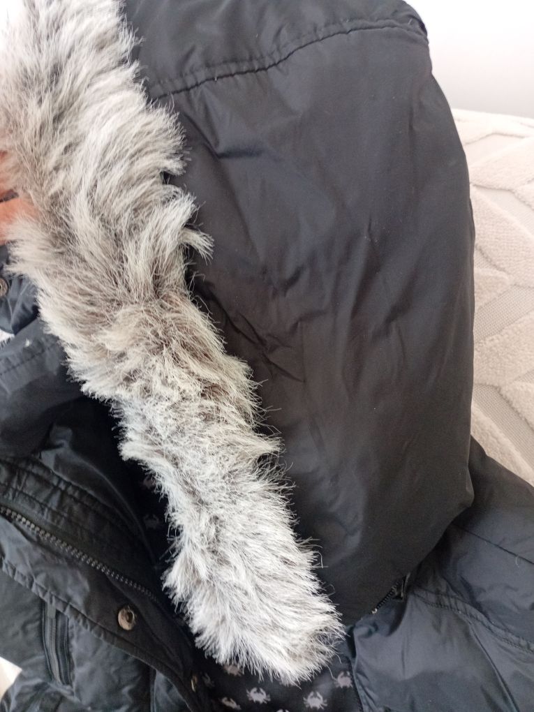 Siyah Kapüşonlu Yelek — görsel 4/7