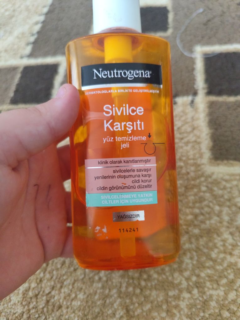 Neutrogena Yüz Temizleme Jeli — görsel 2/3