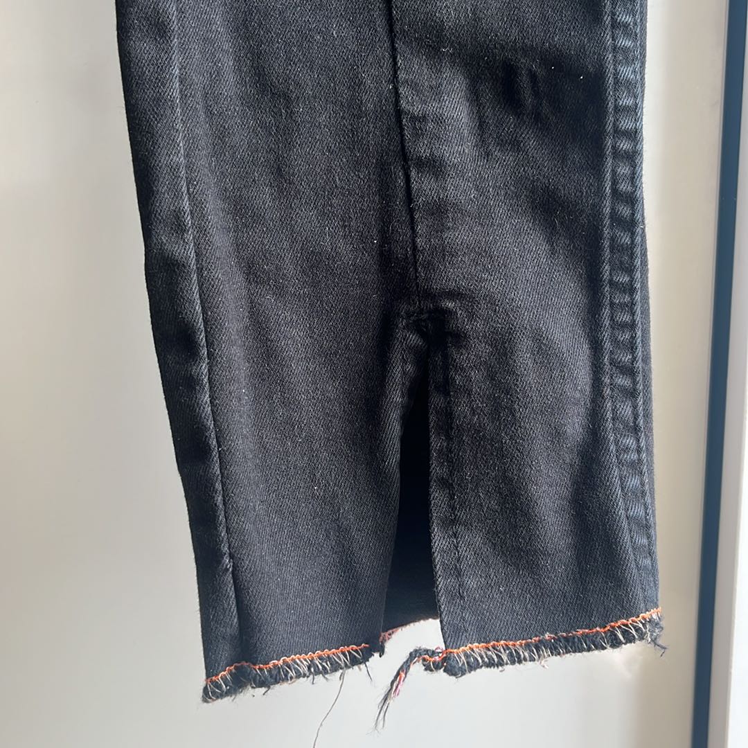 Siyah Yırtmaçlı Jean Pantolon — görsel 2/7