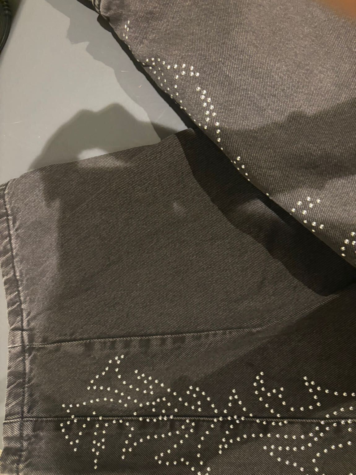 Bershka Taşlı Alev Desenli Füme Jean — görsel 5/11