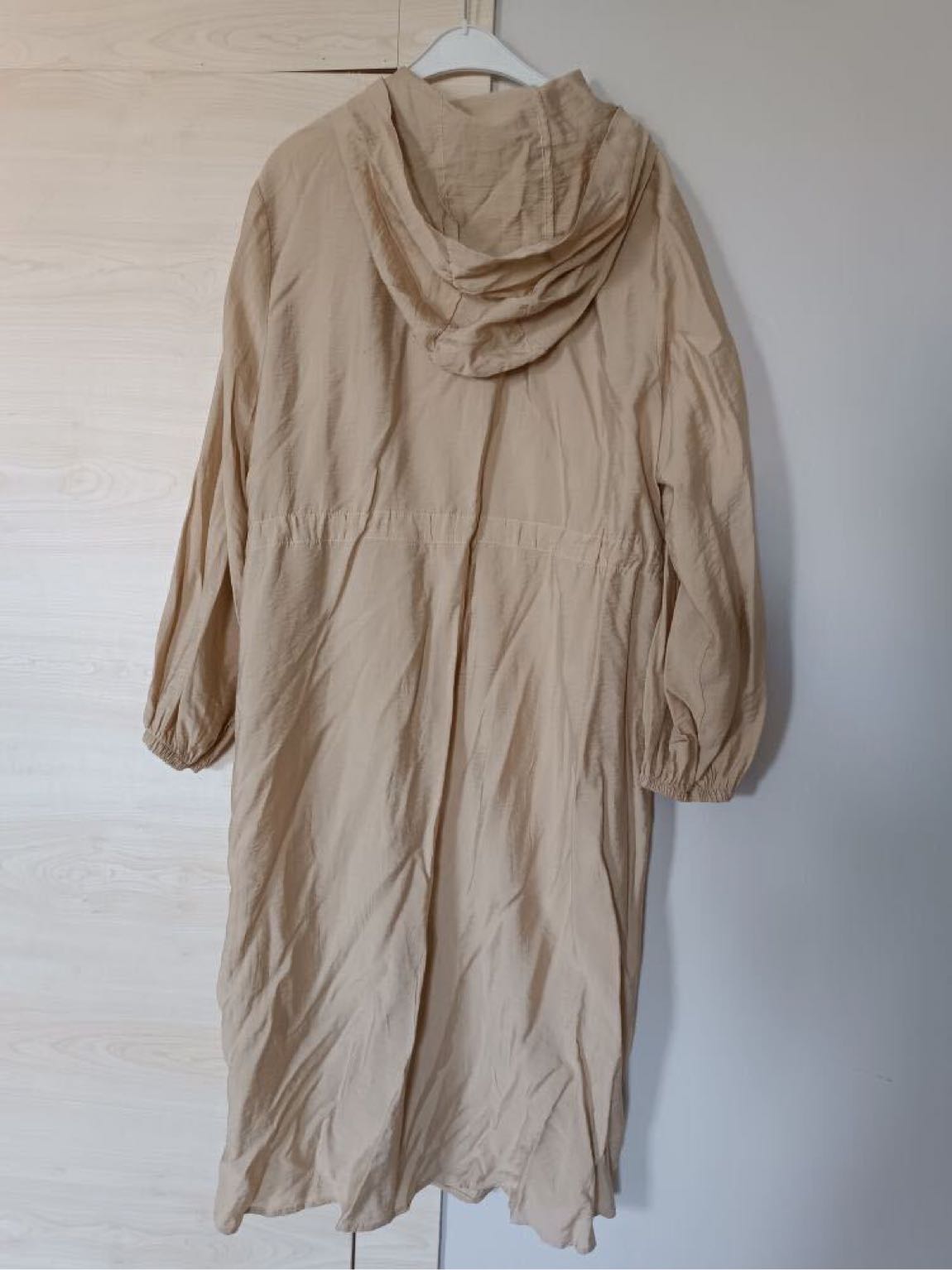 Kapüşonlu Beige Trençkot — görsel 2/8