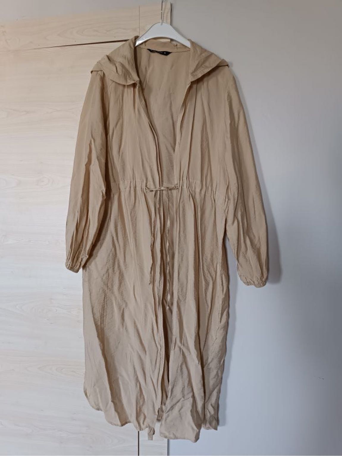 Kapüşonlu Beige Trençkot — görsel 3/8