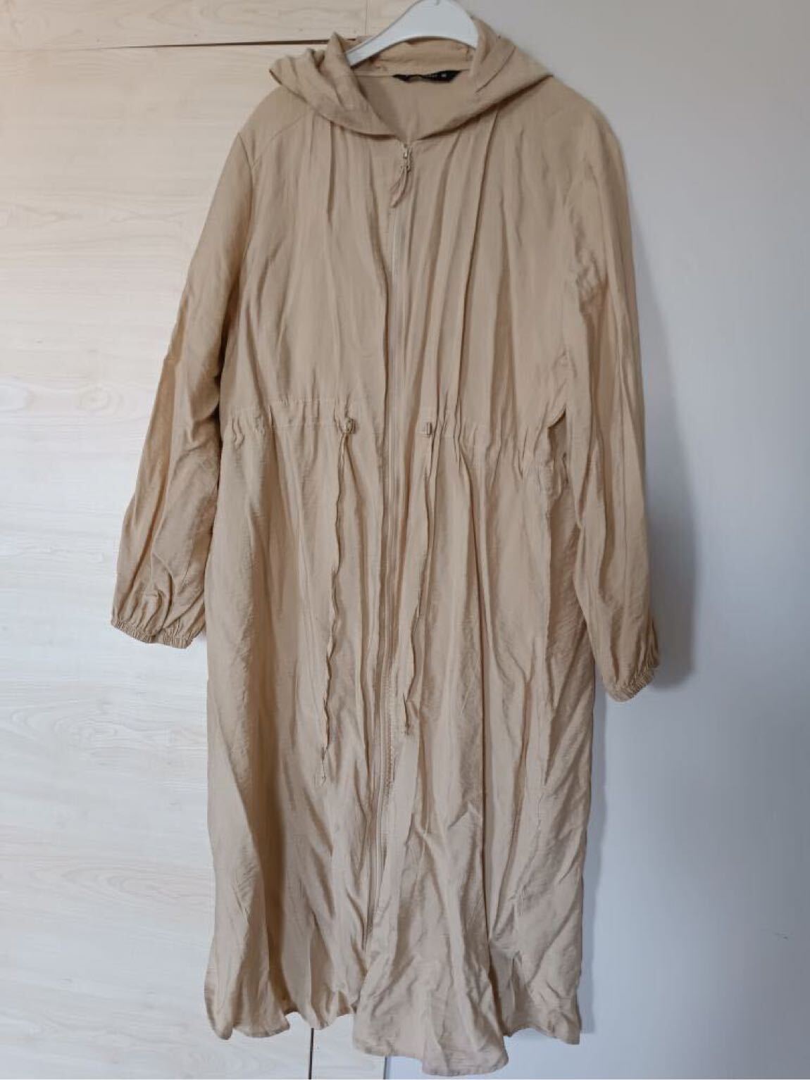 Kapüşonlu Beige Trençkot — görsel 6/8