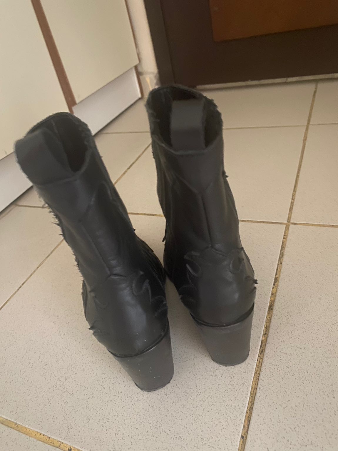 Kadın kovboy bot — görsel 3/8